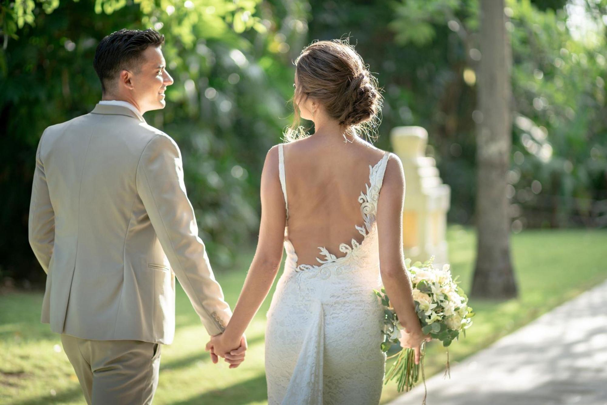 The Westin Resort Nusa Dua, Bali Nusa Dua  Extérieur photo A bride and groom holding hands